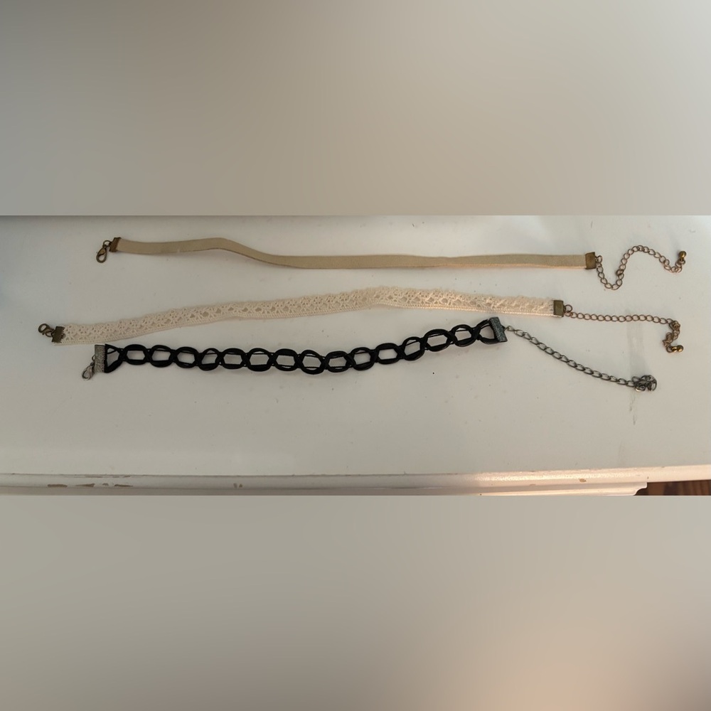 Choker necklaces (3)